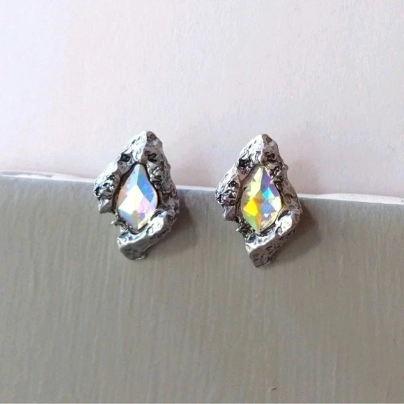 1 LEFT! Crystal Stud Earrings Silver - Picture 11 of 16